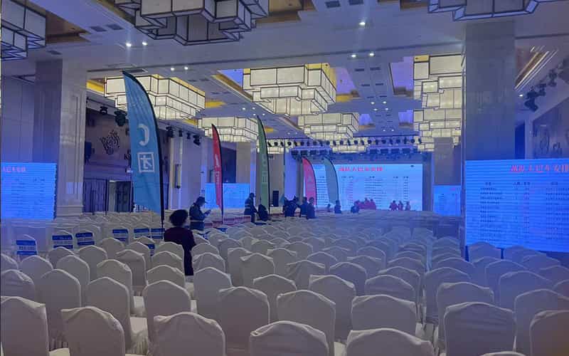 廣告物料制作會(huì)場(chǎng)布景舞臺(tái)搭建展位搭建舞臺(tái)燈光設(shè)備演藝音響高清LED屏